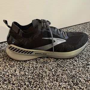 Like New Men’s Brooks Running Shoes